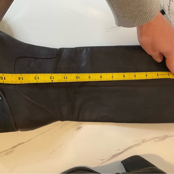 VINCE CAMUTO BOOTS - Picture 13 of 14